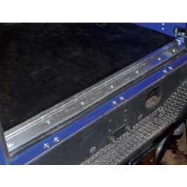 Halteblech Hecktürdichtung unten (Edelstahl) Defender